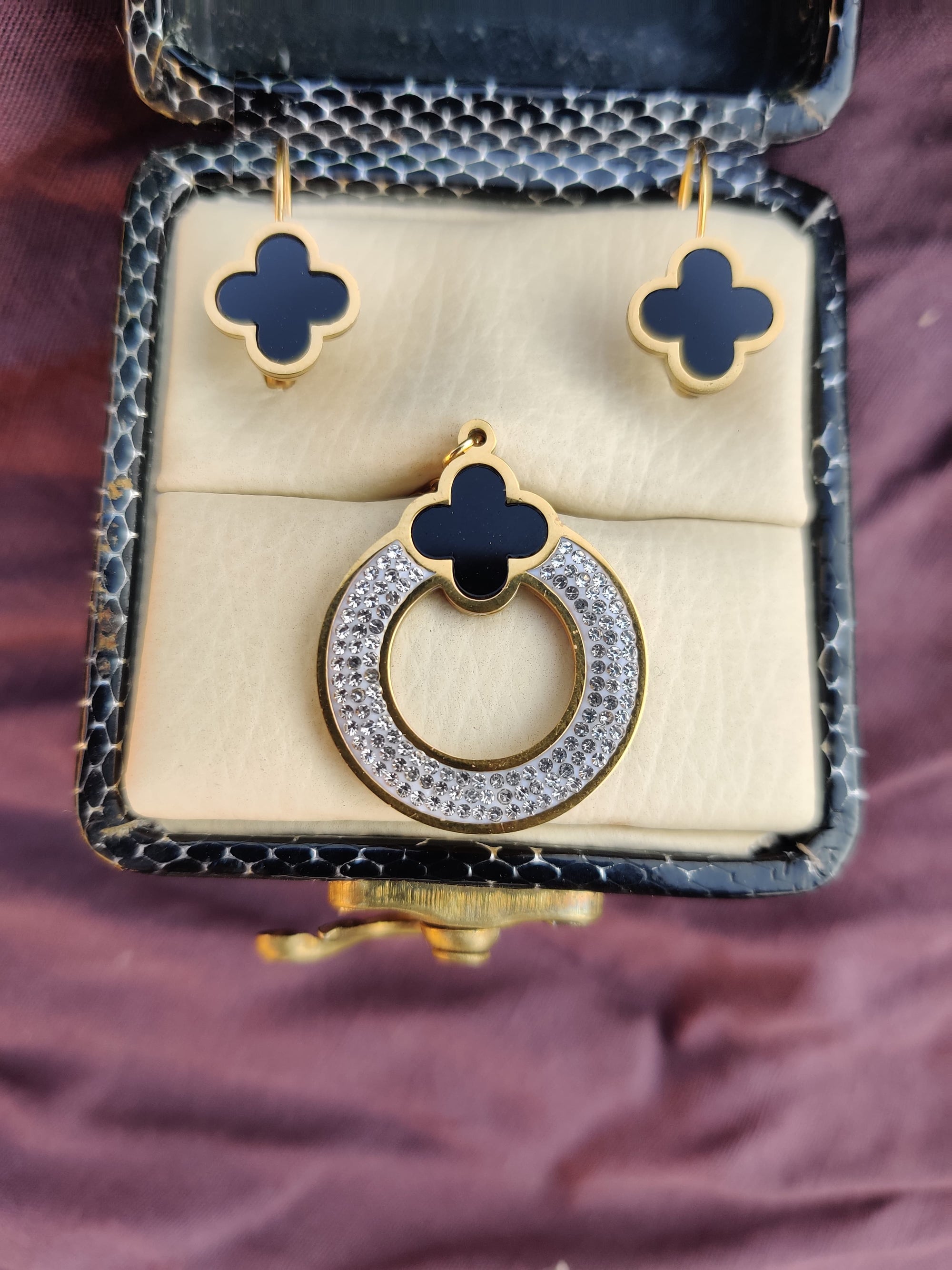 Elegant French Style Simple Silver Plated Copper Jewelry Set with Black zirconia Pendant