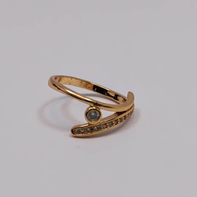 Stylish Single Stone Golden Ring for Girls/Women