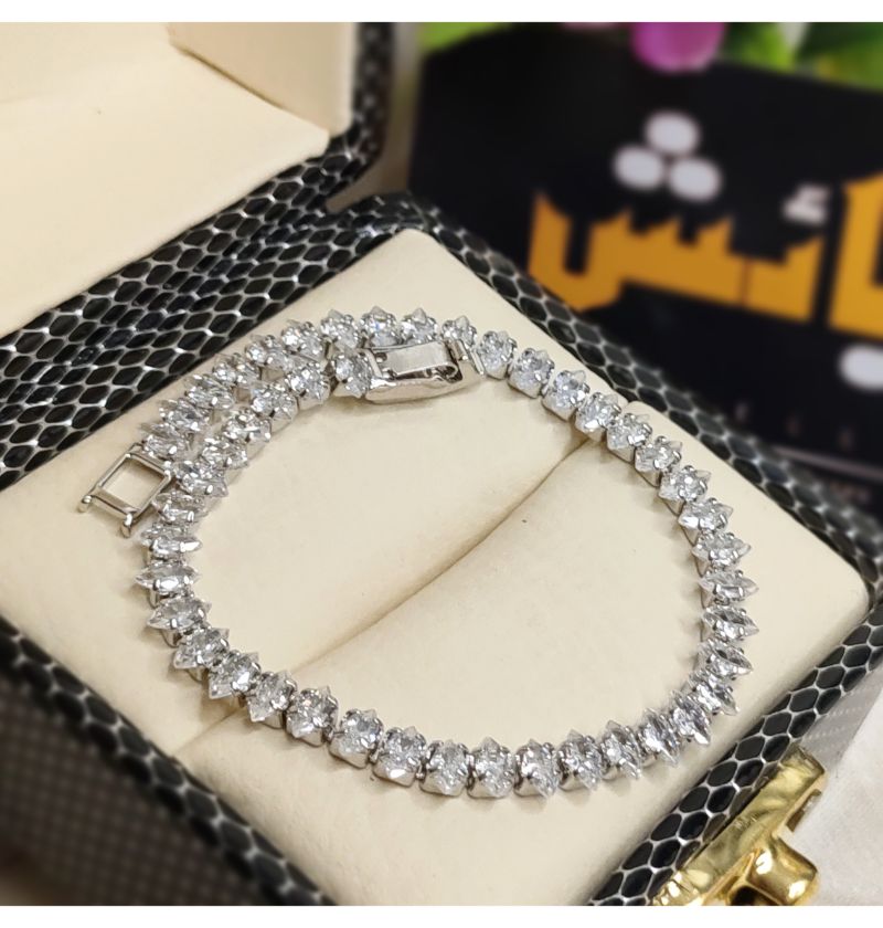 Trendy Gold Plated Price Cut  Zircon Classic Bracelet For Girls/Women