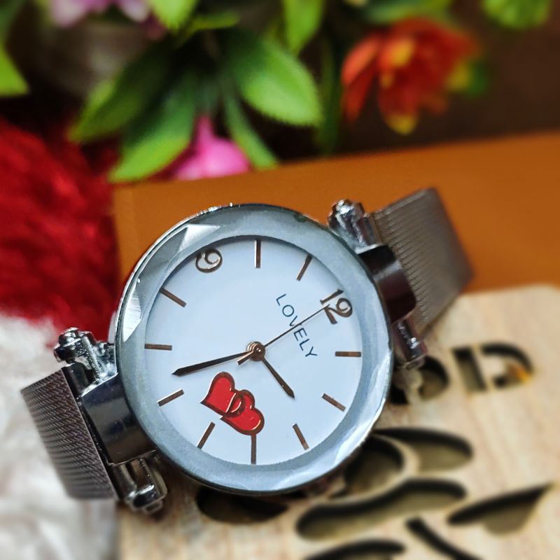 Beautiful White Dial Watch - W105